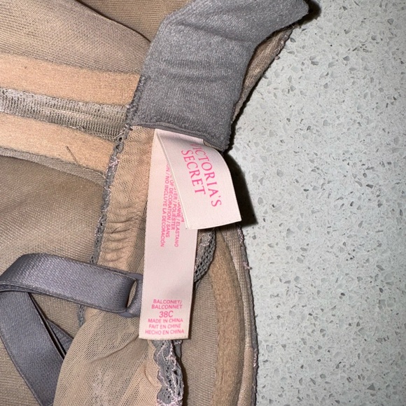 Victorias Secret 38C - Picture 3 of 3